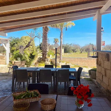 Li Mori Bed and Breakfast Lizzanello