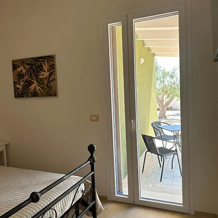 Li Mori Bed & Breakfast Lizzanello
