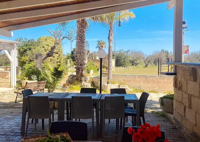 Li Mori Bed & Breakfast Lizzanello